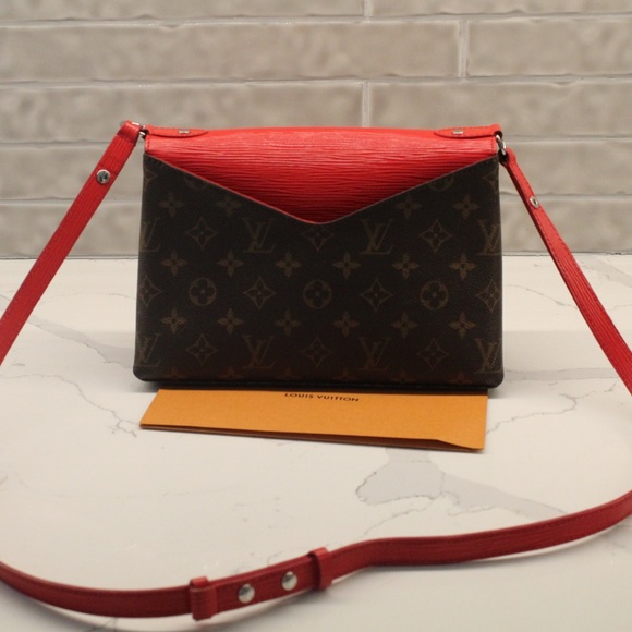 Louis Vuitton Saint Michel Crossbody - Picture 2 of 5